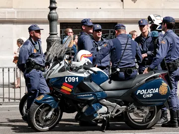 Imagen de archivo de agentes de Policía Nacional en moto Imagen de archivo de agentes de Policía Nacional en moto