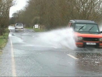 Las lluvias mantienen en alerta a Reino Unido