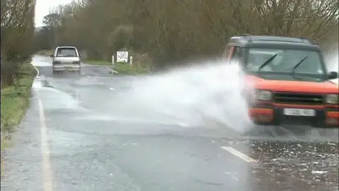 Las lluvias mantienen en alerta a Reino Unido Las lluvias mantienen en alerta a Reino Unido