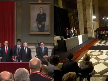 El retrato del Rey, oculto tras un telón negro en la toma de posesión de Mas El retrato del Rey, oculto tras un telón negro en la toma de posesión de Mas