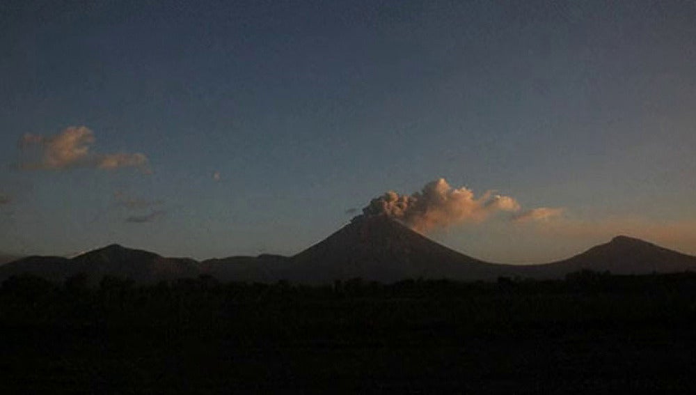 El volcán San Cristóbal en Nicaragua en erupción