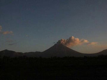 El volcán San Cristóbal en Nicaragua en erupción