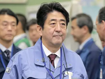 El primer ministro japonés inspecciona la central de Fukushima El primer ministro japonés inspecciona la central de Fukushima
