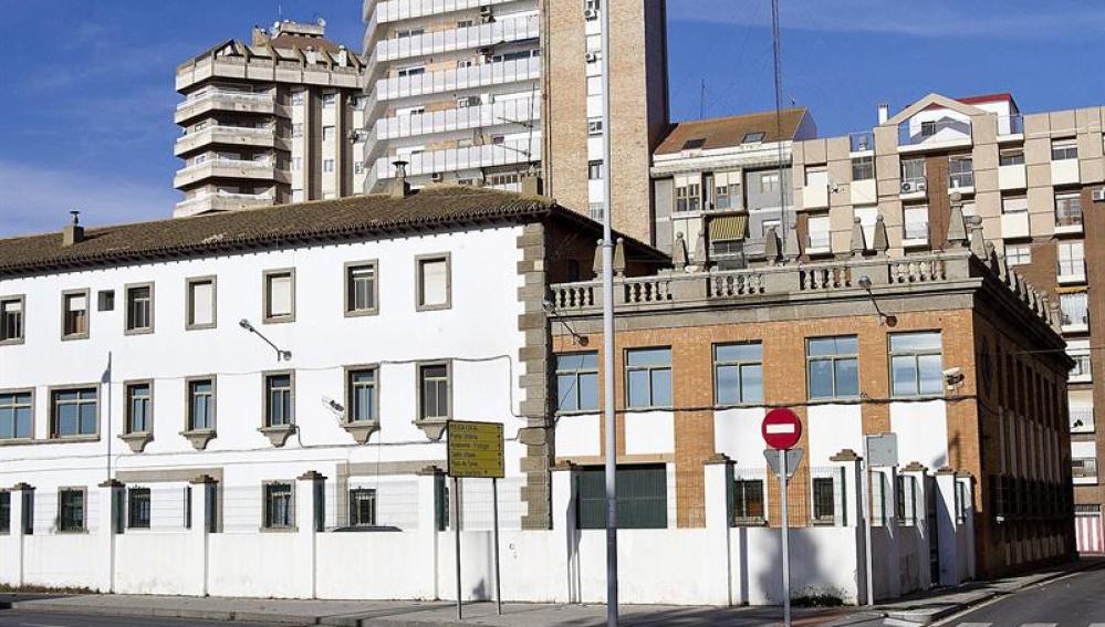 Edificio del Servicio de Aduanas de Huelva por donde accedieron los encapuchados