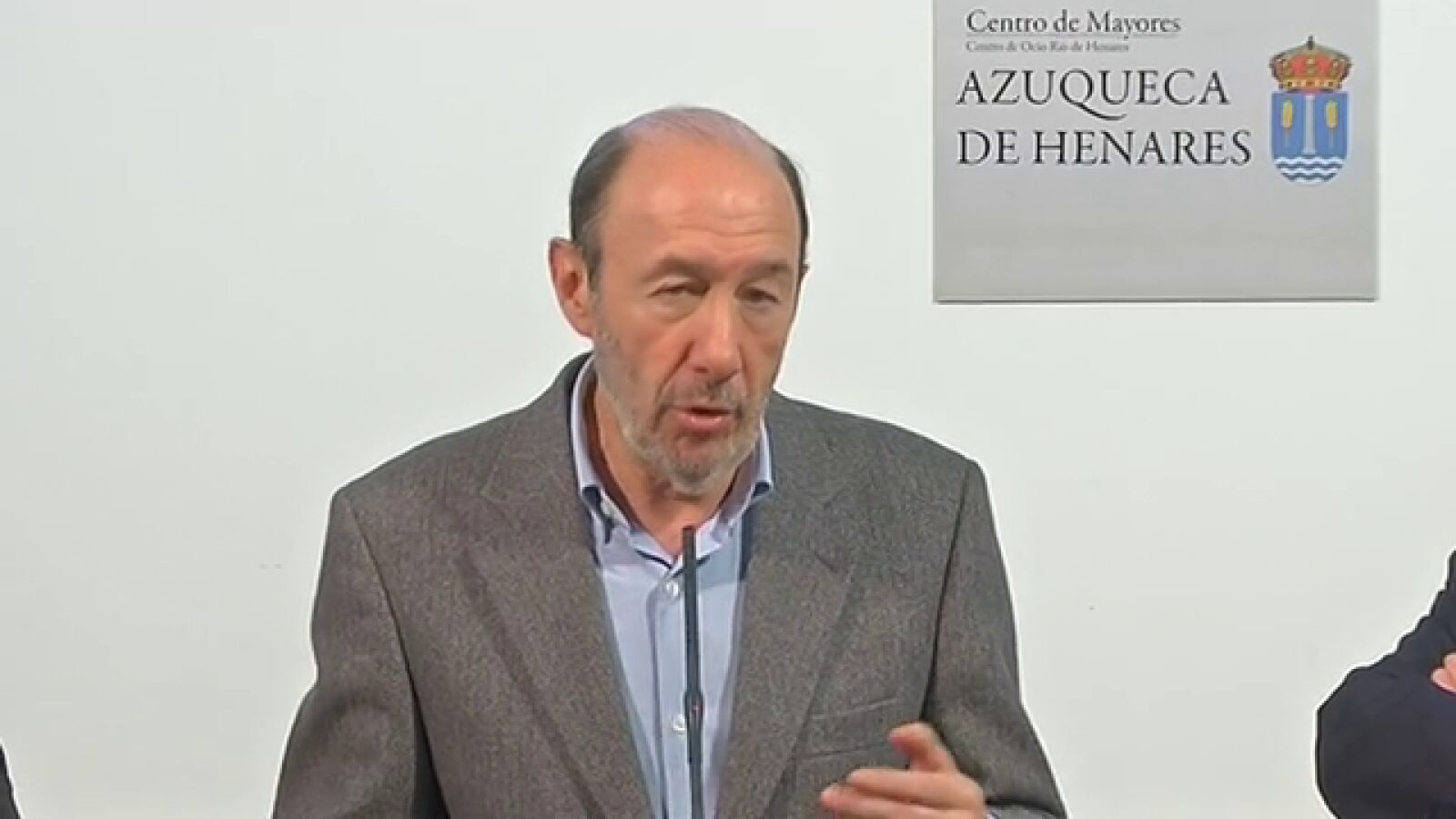 Rubalcaba, a favor de poner 'techo' a los sueldos de los alcaldes