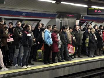 Estado del anden de metro de Sol durante la huelga.