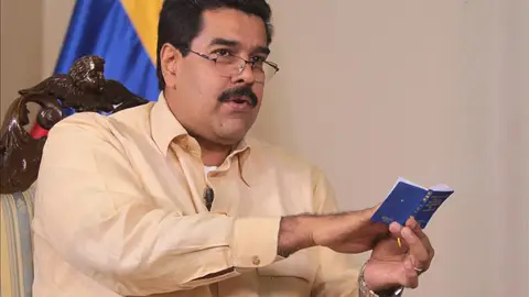 Nicolás Maduro jura ante la Constitución. Nicolás Maduro jura ante la Constitución.