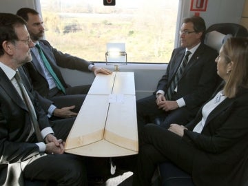 Mariano Rajoy, el príncipe Felipe, Artur Mas y Ana Pastor, durante el viaje inaugural