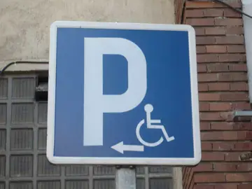 Señal de aparcamiento para discapacitados Señal de aparcamiento para discapacitados