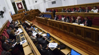 Los diputados autonómicos de Castilla-La Mancha, a la búsqueda de empleo tras quedarse sin sueldo