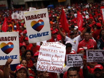 Miles de seguidores mostraron su apoyo a Chávez