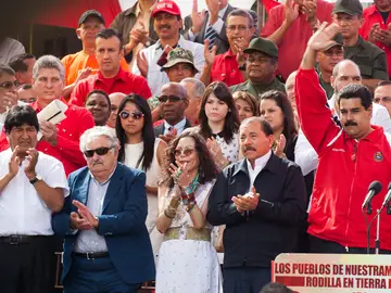 Nicolás Maduro junto a Evo Morales, José Mujica, Rosario Morillo, Daniel Ortega Nicolás Maduro junto a Evo Morales, José Mujica, Rosario Morillo, Daniel Ortega