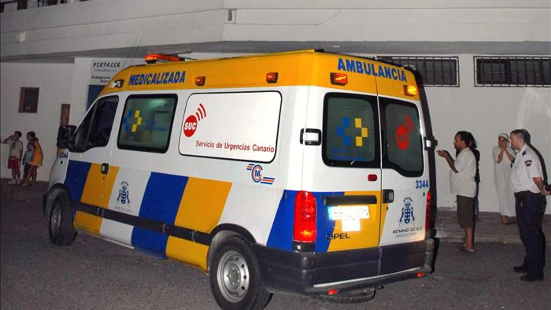 Una ambulancia en Canarias Una ambulancia en Canarias