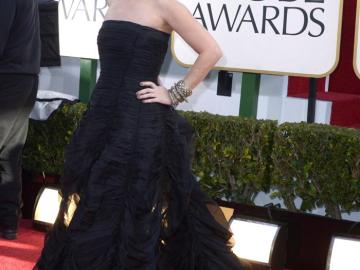 La actriz Debra Messing, con un voluminoso vestido negro