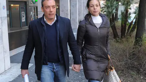 Ruby y su pareja a la salida de un juzgado Ruby y su pareja a la salida de un juzgado