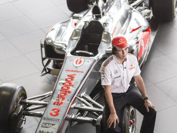 Sergio Pérez ya posa con el MP4-27 de McLaren
