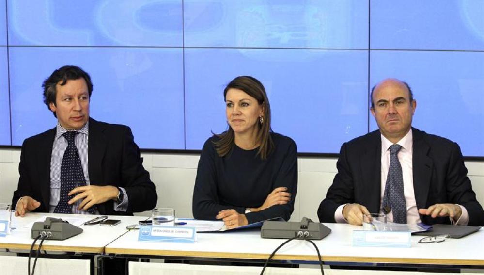 Carlos Floriano, Dolores de Cospedal y Luis de Guindos, en la sede del PP