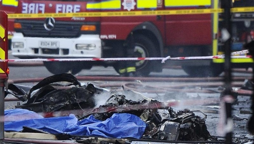 Dos muertos tras un accidente de helicóptero en Londres.