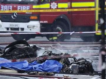 Dos muertos tras un accidente de helicóptero en Londres. Dos muertos tras un accidente de helicóptero en Londres.