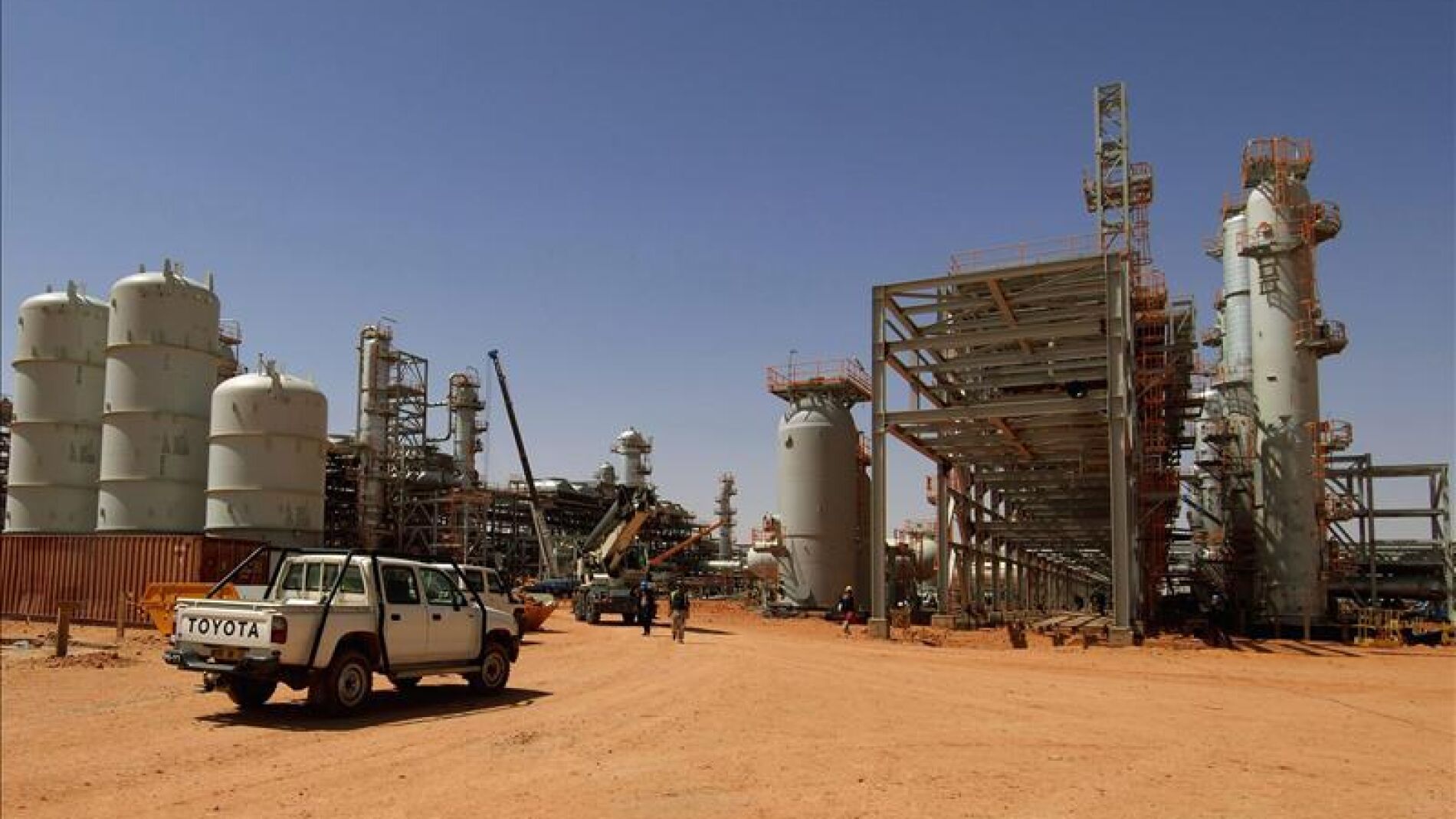 Tres rehenes en la planta de gas piden que se inicien negociaciones