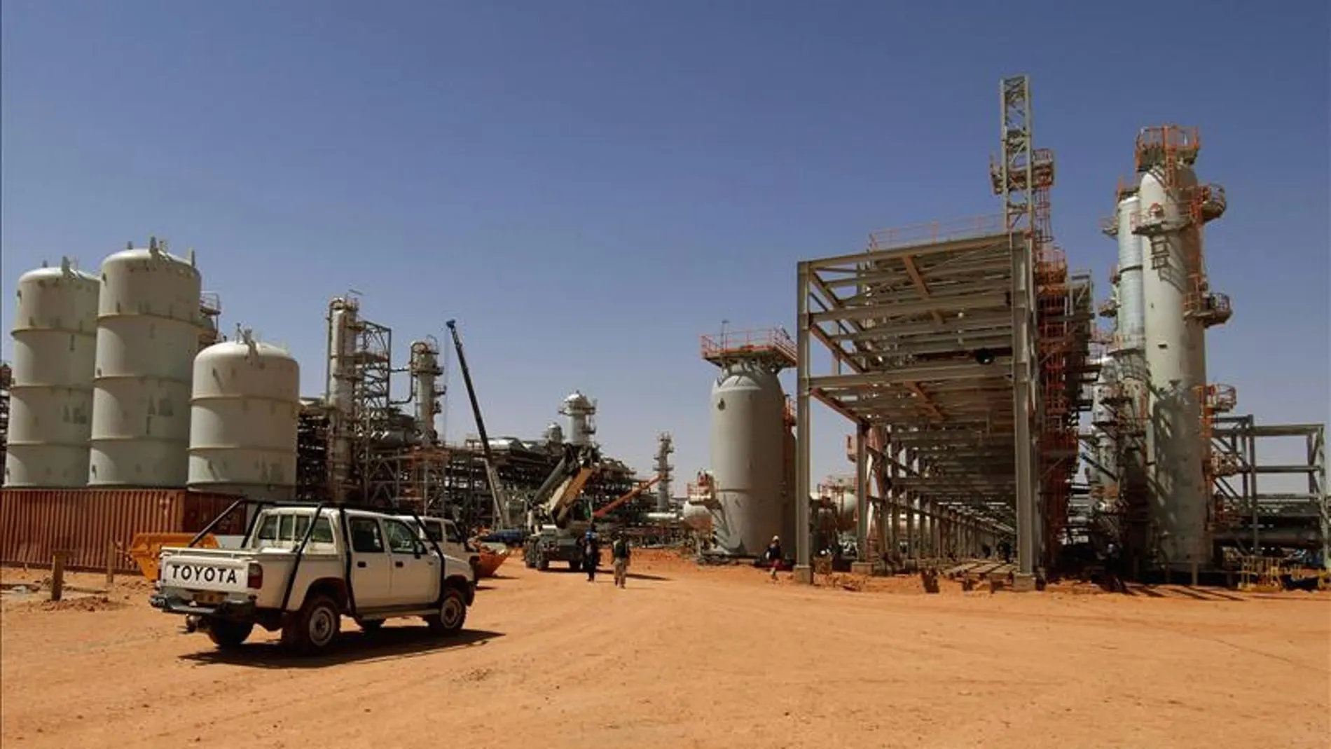 Tres rehenes en la planta de gas piden que se inicien negociaciones Tres rehenes en la planta de gas piden que se inicien negociaciones