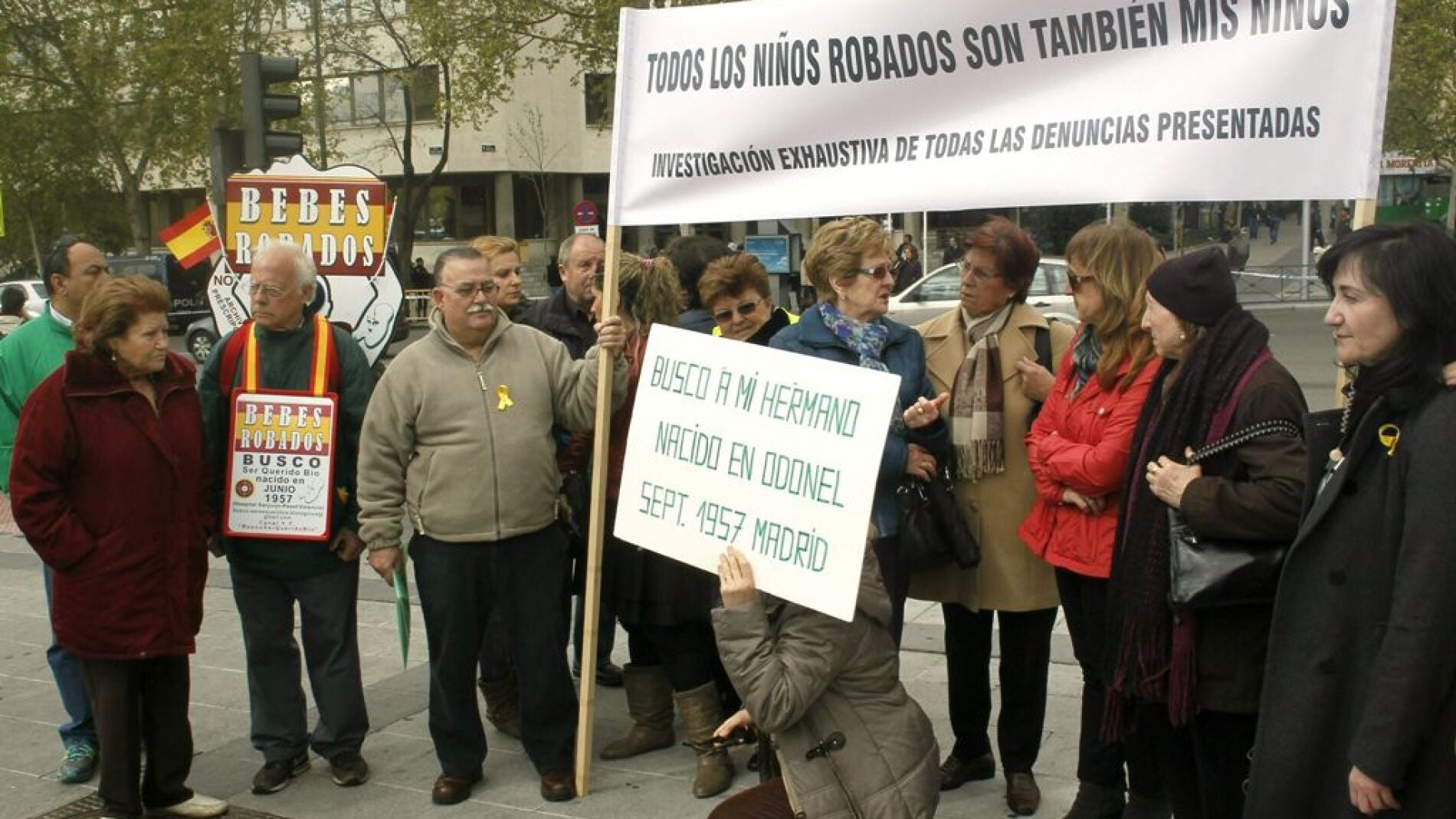Una concentraci&oacute;n de familias afectadas en el caso de 'ni&ntilde;os robados' (Archivo)