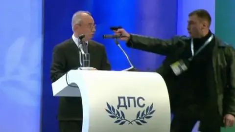 El líder del partido político de la minoría turca en Bulgaria, víctima de un atentado fallido contra su vida El líder del partido político de la minoría turca en Bulgaria, víctima de un atentado fallido contra su vida