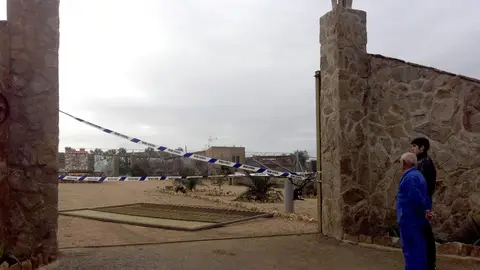 Muere una mujer en Badajoz al caerle encima un portón metálico por el fuerte viento Muere una mujer en Badajoz al caerle encima un portón metálico por el fuerte viento