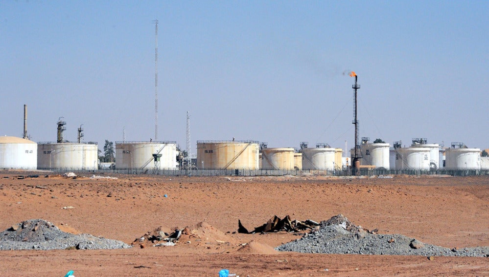 Vista de los tanques de gas, cerca de la ciudad de In Amenas (Argelia)