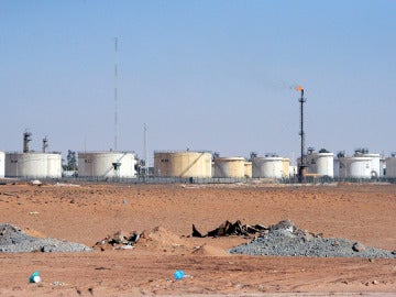 Vista de los tanques de gas, cerca de la ciudad de In Amenas (Argelia)