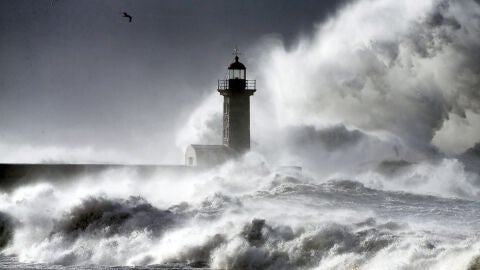El mar, embravecido