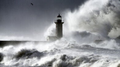 28 provincias continúan en alerta por fenómenos costeros, viento y nevadas