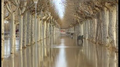El Ebro inunda Tudela y Zaragoza