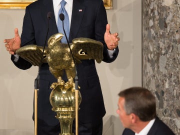 Obama da un discurso durante el almuerzo