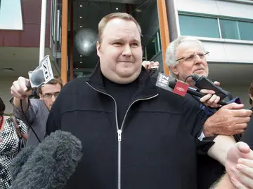 Dotcom estrena 'Mega', un año después de su detención Dotcom estrena 'Mega', un año después de su detención