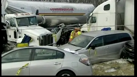 50 coches involucrados en un accidente de tráfico en Ohio 50 coches involucrados en un accidente de tráfico en Ohio