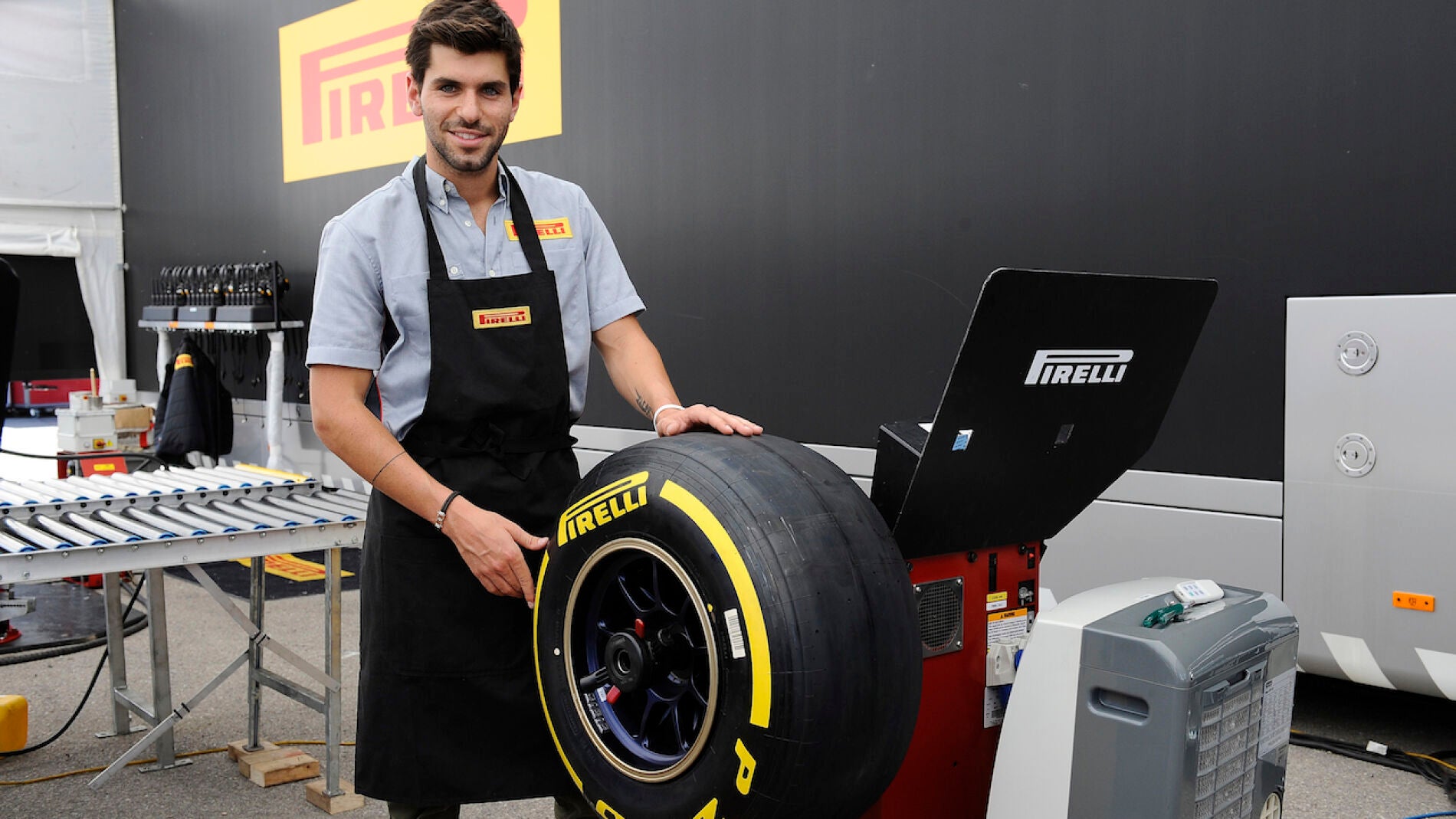 Alguersuari seguir&aacute; siendo piloto probador de Pirelli