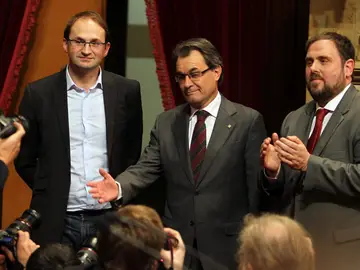 Mas acompañado de Junqueras y Herrera Mas acompañado de Junqueras y Herrera