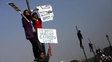 Protestas en Nueva Delhi por la situación de las mujeres en la India