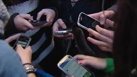 'Gossip' expulsa a más de 200 usuarios al día por el aumento de amenazas e insultos a alumnos y profesores 'Gossip' expulsa a más de 200 usuarios al día por el aumento de amenazas e insultos a alumnos y profesores