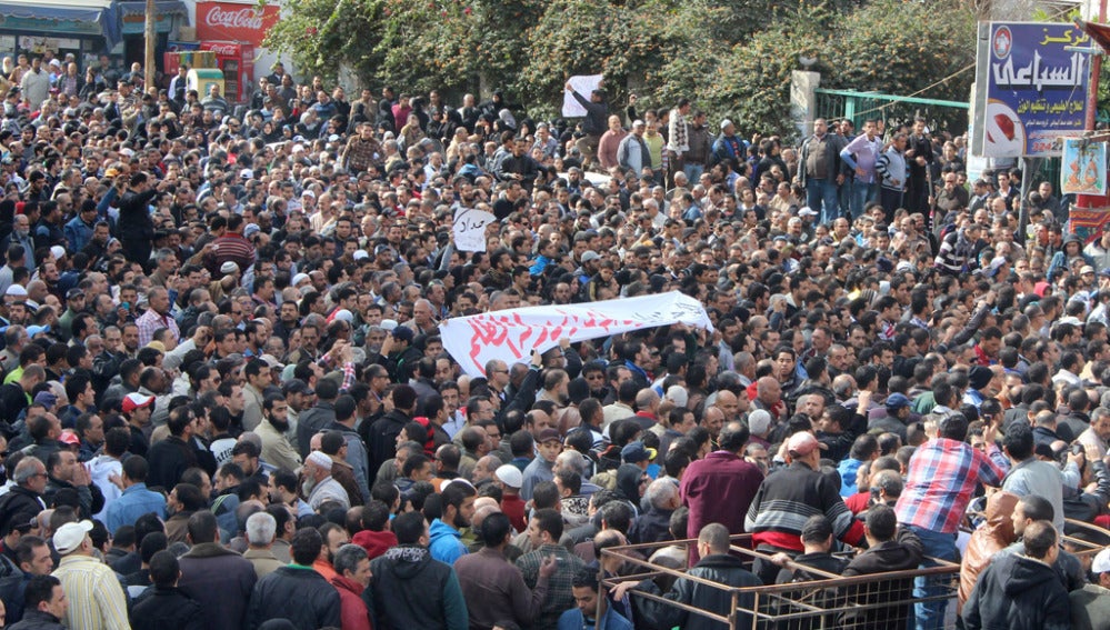 Miles de personas acuden a los funerales en Port Said