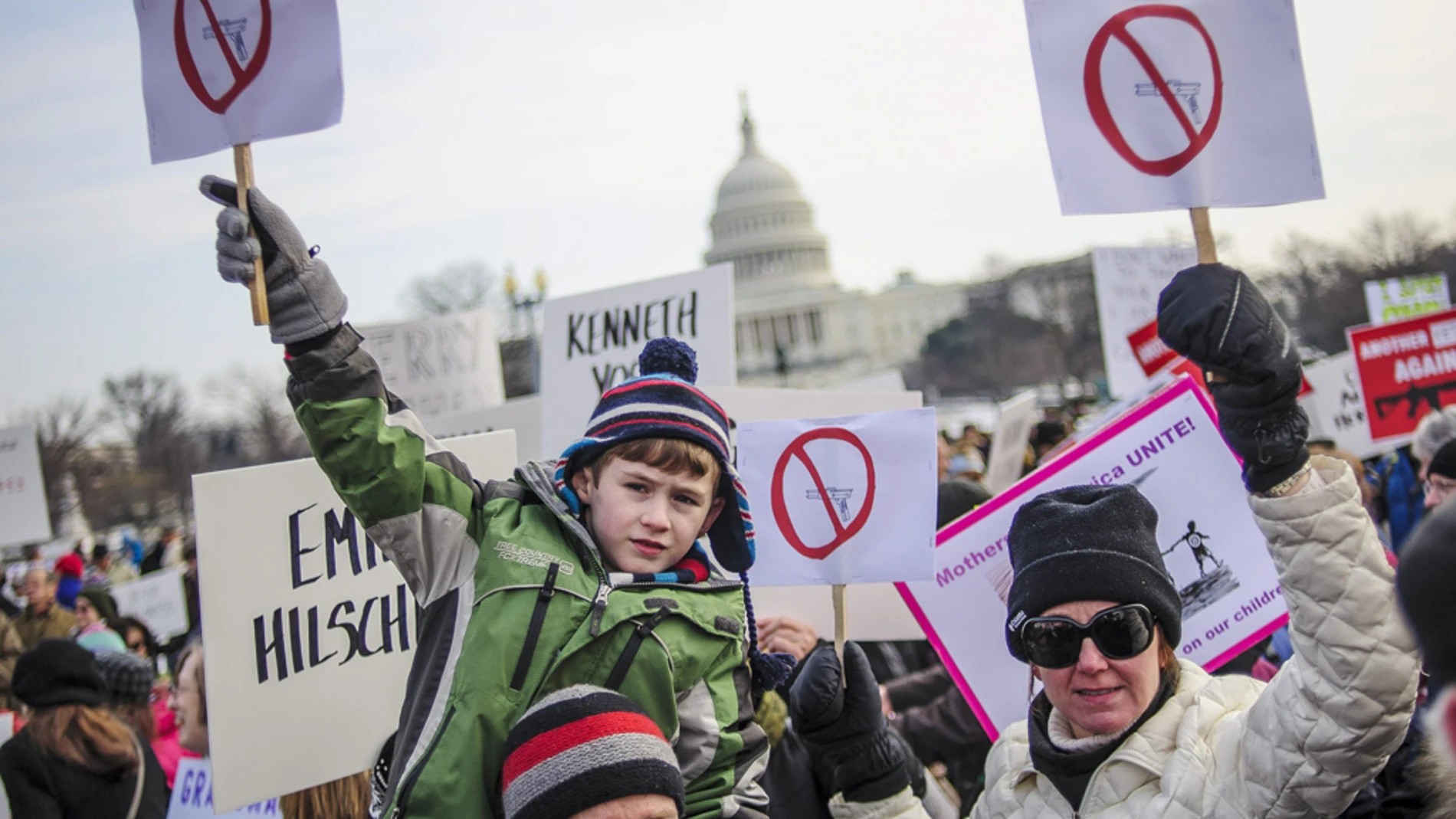 Miles de manifestantes marchan en Washington para pedir más control de armas Miles de manifestantes marchan en Washington para pedir más control de armas
