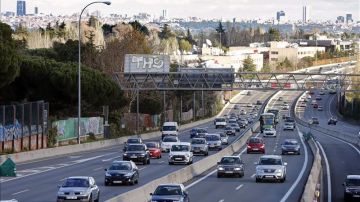 Trafico en la A-6 a la salida de Madrid.