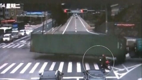 Brutal accidente con un cami&oacute;n en China