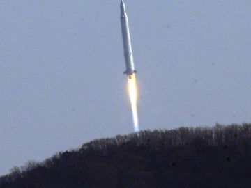 Corea lanza con éxito su cohete espacial Naro ( 30-01-2013)