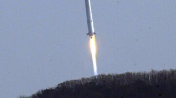 Corea lanza con éxito su cohete espacial  Naro ( 30-01-2013)