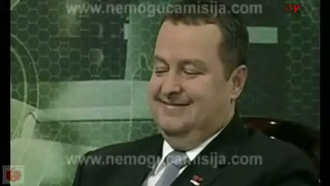El primer ministro de Serbio, entrevistado por una periodista sin ropa interior El primer ministro de Serbio, entrevistado por una periodista sin ropa interior
