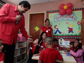 Nicolás Maduro en la inauguración de un colegio en Binaras
