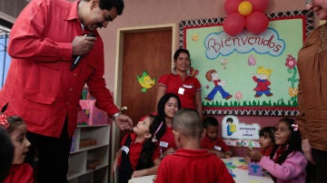 Nicolás Maduro en la inauguración de un colegio en Binaras