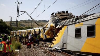 Al menos 200 heridos al chocar dos trenes de pasajeros en Sudáfrica